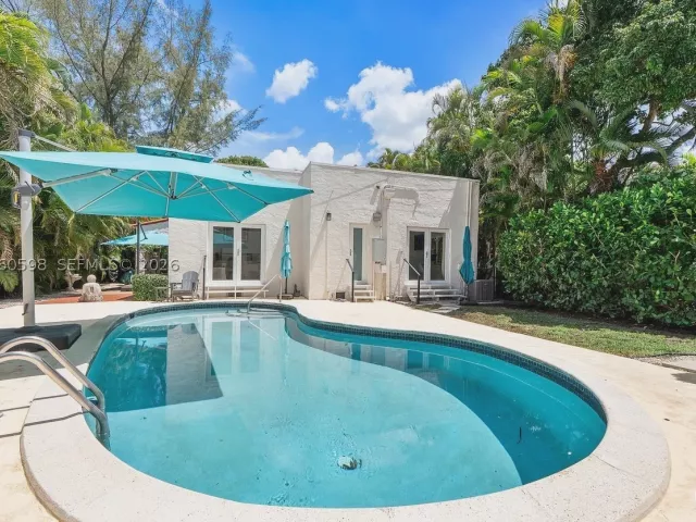 4-bedroom home for sale in Coral Gables - 1042 Sorolla Ave - MondialRealty