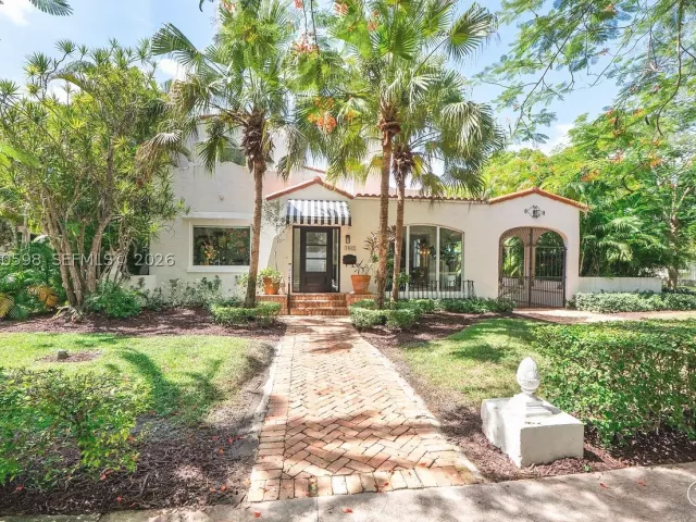 4-bedroom home for sale in Coral Gables - 1042 Sorolla Ave - MondialRealty