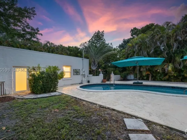4-bedroom home for sale in Coral Gables - 1042 Sorolla Ave - MondialRealty