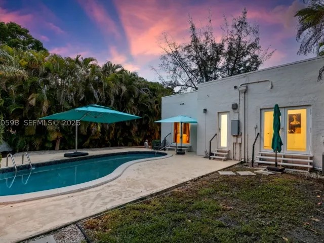 4-bedroom home for sale in Coral Gables - 1042 Sorolla Ave - MondialRealty