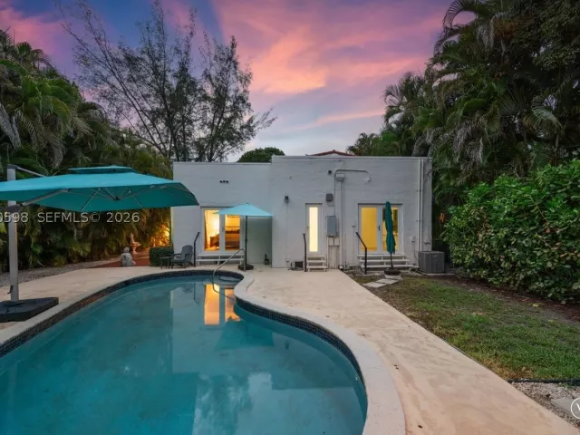 4-bedroom home for sale in Coral Gables - 1042 Sorolla Ave - MondialRealty