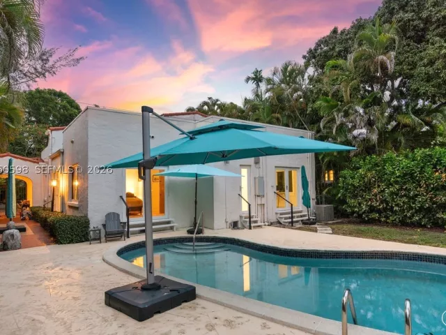 4-bedroom home for sale in Coral Gables - 1042 Sorolla Ave - MondialRealty