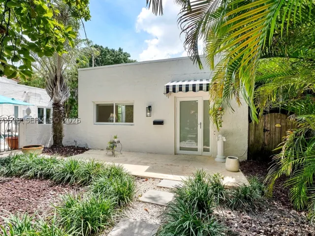 4-bedroom home for sale in Coral Gables - 1042 Sorolla Ave - MondialRealty