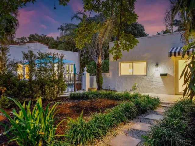 4-bedroom home for sale in Coral Gables - 1042 Sorolla Ave - MondialRealty
