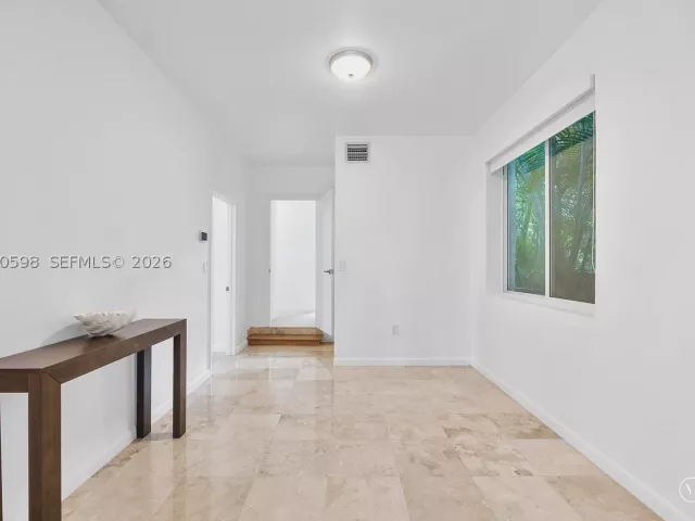 4-bedroom home for sale in Coral Gables - 1042 Sorolla Ave - MondialRealty