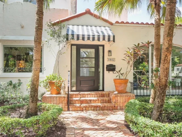 4-bedroom home for sale in Coral Gables - 1042 Sorolla Ave - MondialRealty