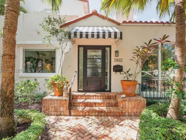 4-bedroom home for sale in Coral Gables - 1042 Sorolla Ave - MondialRealty