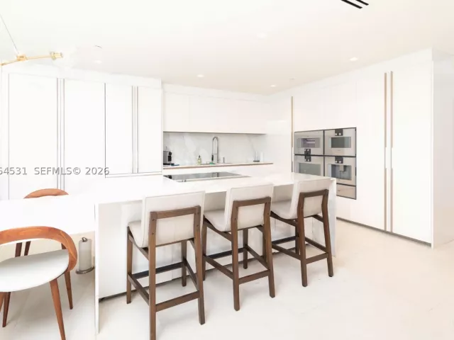 3-bedroom condo for rent in Bal Harbour - 10201 E Collins Ave 1002 - MondialRealty
