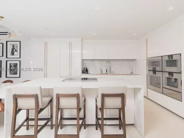 3-bedroom condo for rent in Bal Harbour - 10201 E Collins Ave 1002 - MondialRealty