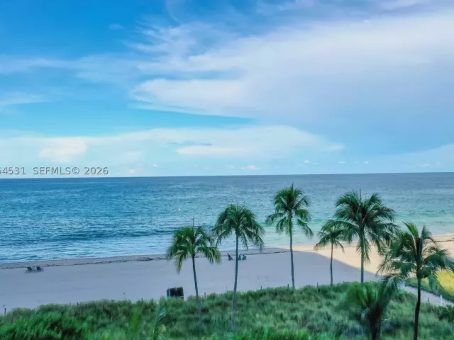 3-bedroom condo for rent in Bal Harbour - 10201 E Collins Ave 1002 - MondialRealty