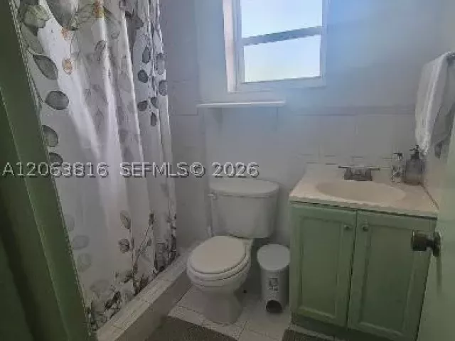 3-bedroom home for sale in Miami - 507 Flagami Blvd - MondialRealty