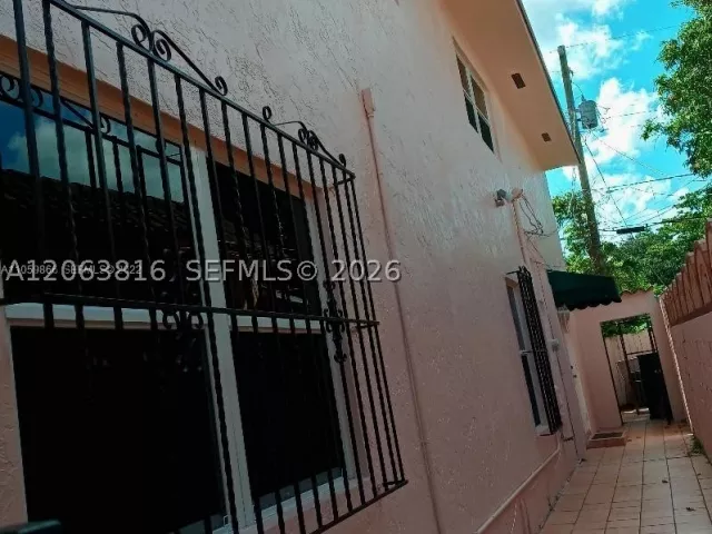 3-bedroom home for sale in Miami - 507 Flagami Blvd - MondialRealty