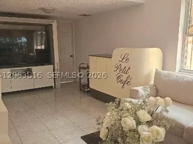 3-bedroom home for sale in Miami - 507 Flagami Blvd - MondialRealty