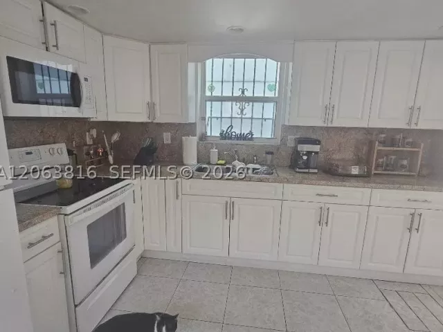 3-bedroom home for sale in Miami - 507 Flagami Blvd - MondialRealty
