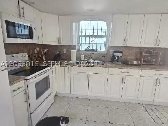 3-bedroom home for sale in Miami - 507 Flagami Blvd - MondialRealty