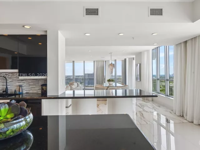 3-bedroom condo for sale in Hollywood - 3535 S Ocean Dr 2106 - MondialRealty