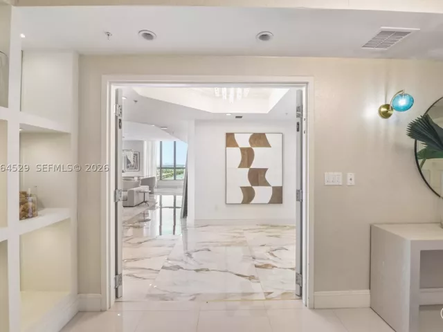 3-bedroom condo for sale in Hollywood - 3535 S Ocean Dr 2106 - MondialRealty
