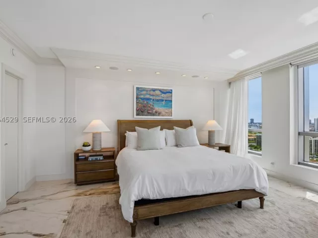 3-bedroom condo for sale in Hollywood - 3535 S Ocean Dr 2106 - MondialRealty