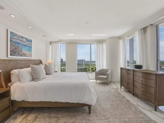 3-bedroom condo for sale in Hollywood - 3535 S Ocean Dr 2106 - MondialRealty