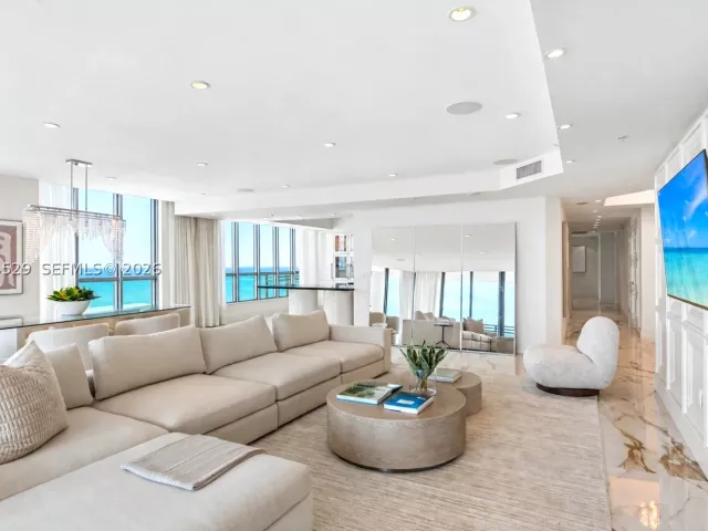 3-bedroom condo for sale in Hollywood - 3535 S Ocean Dr 2106 - MondialRealty
