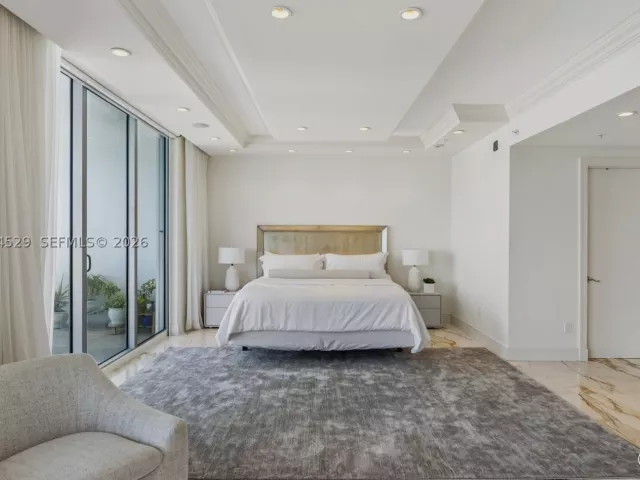 3-bedroom condo for sale in Hollywood - 3535 S Ocean Dr 2106 - MondialRealty