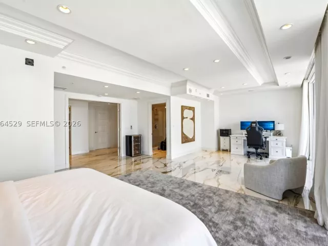 3-bedroom condo for sale in Hollywood - 3535 S Ocean Dr 2106 - MondialRealty