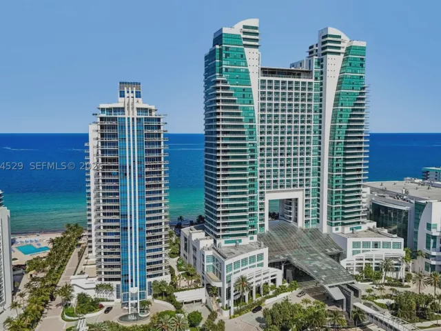 3-bedroom condo for sale in Hollywood - 3535 S Ocean Dr 2106 - MondialRealty