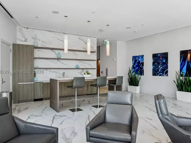3-bedroom condo for sale in Hollywood - 3535 S Ocean Dr 2106 - MondialRealty