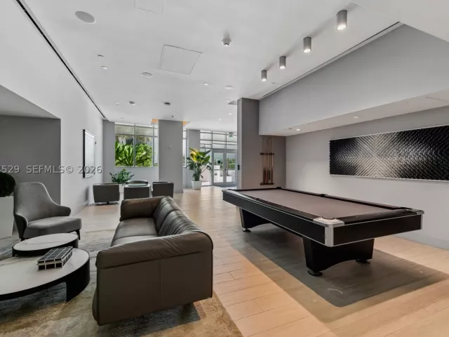 3-bedroom condo for sale in Hollywood - 3535 S Ocean Dr 2106 - MondialRealty