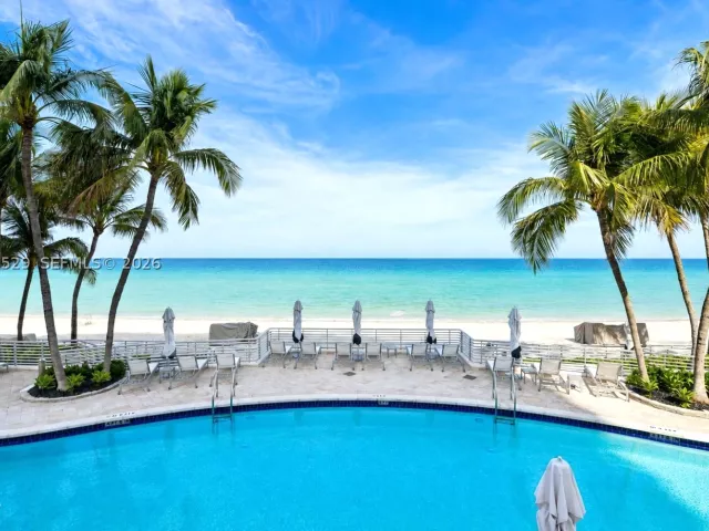 3-bedroom condo for sale in Hollywood - 3535 S Ocean Dr 2106 - MondialRealty