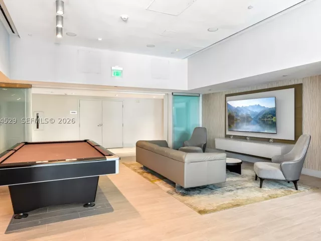 3-bedroom condo for sale in Hollywood - 3535 S Ocean Dr 2106 - MondialRealty