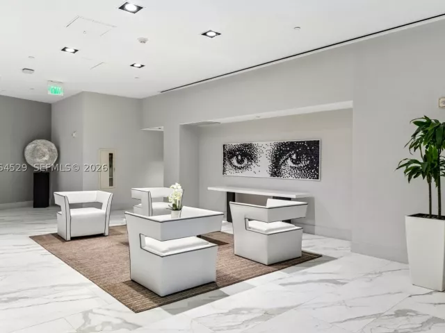 3-bedroom condo for sale in Hollywood - 3535 S Ocean Dr 2106 - MondialRealty