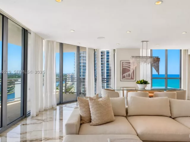 3-bedroom condo for sale in Hollywood - 3535 S Ocean Dr 2106 - MondialRealty