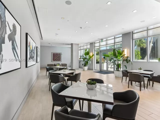 3-bedroom condo for sale in Hollywood - 3535 S Ocean Dr 2106 - MondialRealty