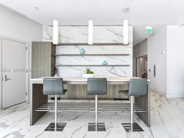3-bedroom condo for sale in Hollywood - 3535 S Ocean Dr 2106 - MondialRealty