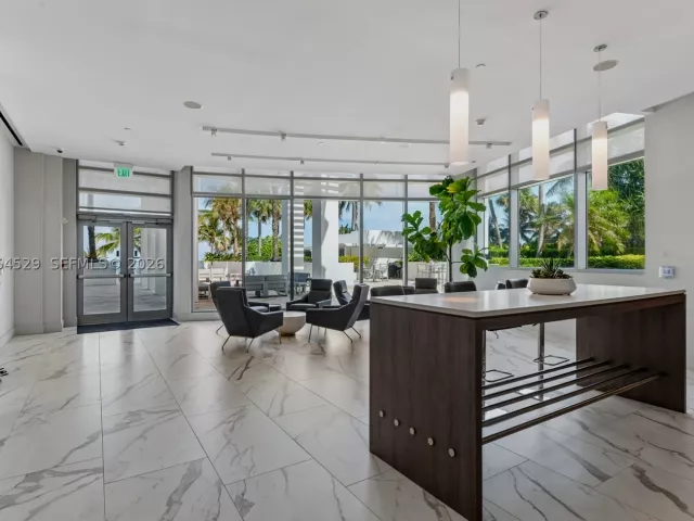 3-bedroom condo for sale in Hollywood - 3535 S Ocean Dr 2106 - MondialRealty