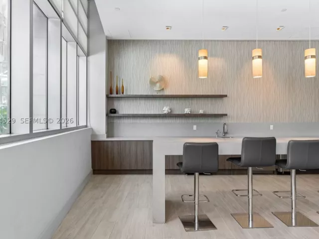 3-bedroom condo for sale in Hollywood - 3535 S Ocean Dr 2106 - MondialRealty