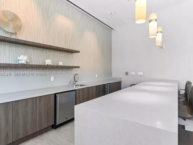 3-bedroom condo for sale in Hollywood - 3535 S Ocean Dr 2106 - MondialRealty