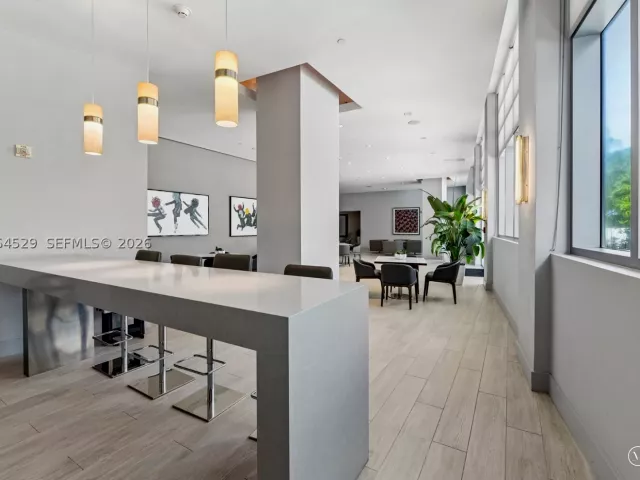 3-bedroom condo for sale in Hollywood - 3535 S Ocean Dr 2106 - MondialRealty