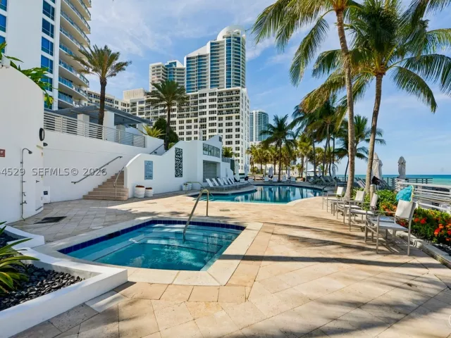 3-bedroom condo for sale in Hollywood - 3535 S Ocean Dr 2106 - MondialRealty