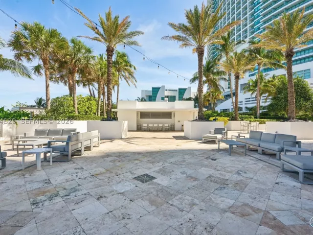 3-bedroom condo for sale in Hollywood - 3535 S Ocean Dr 2106 - MondialRealty