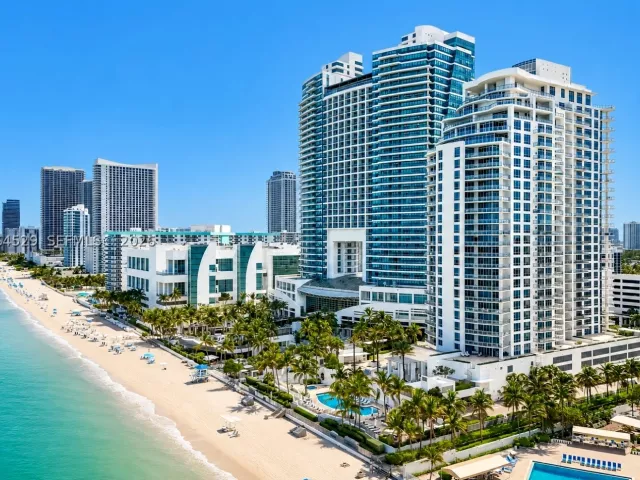 3-bedroom condo for sale in Hollywood - 3535 S Ocean Dr 2106 - MondialRealty