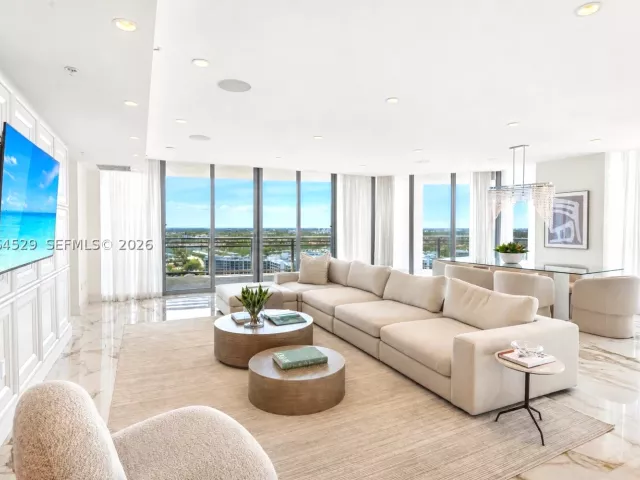 3-bedroom condo for sale in Hollywood - 3535 S Ocean Dr 2106 - MondialRealty