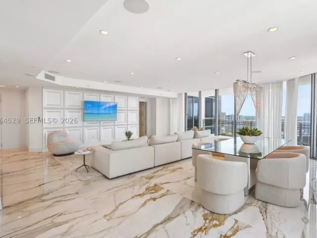 3-bedroom condo for sale in Hollywood - 3535 S Ocean Dr 2106 - MondialRealty
