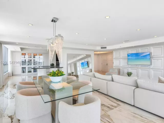 3-bedroom condo for sale in Hollywood - 3535 S Ocean Dr 2106 - MondialRealty