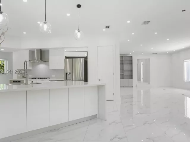 3-bedroom home for rent in Coral Gables - 711 Sunset Rd 711 - MondialRealty