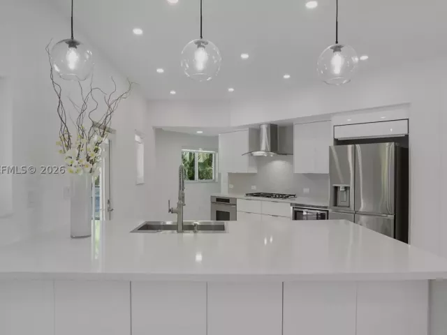 3-bedroom home for rent in Coral Gables - 711 Sunset Rd 711 - MondialRealty