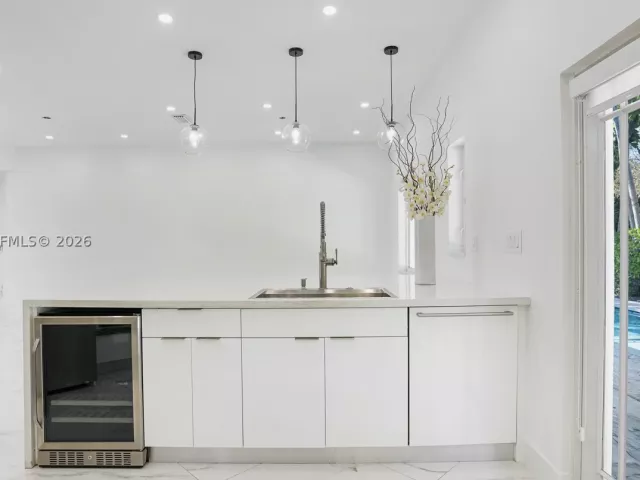 3-bedroom home for rent in Coral Gables - 711 Sunset Rd 711 - MondialRealty