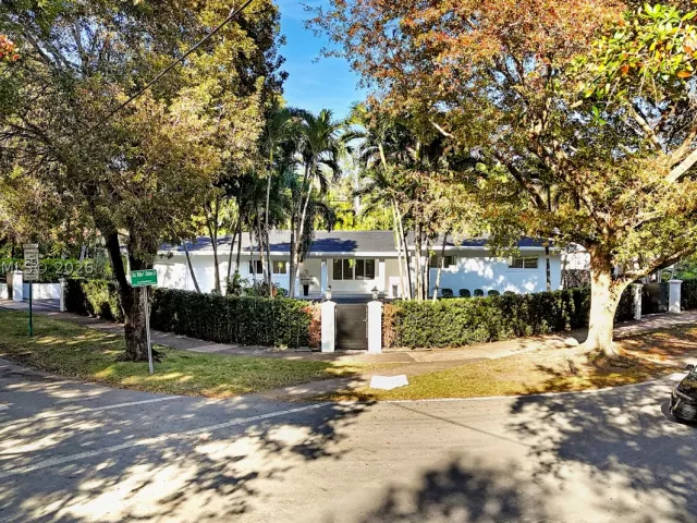 3-bedroom home for rent in Coral Gables - 711 Sunset Rd 711 - MondialRealty