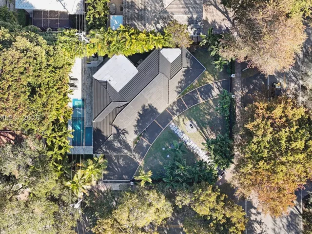 3-bedroom home for rent in Coral Gables - 711 Sunset Rd 711 - MondialRealty